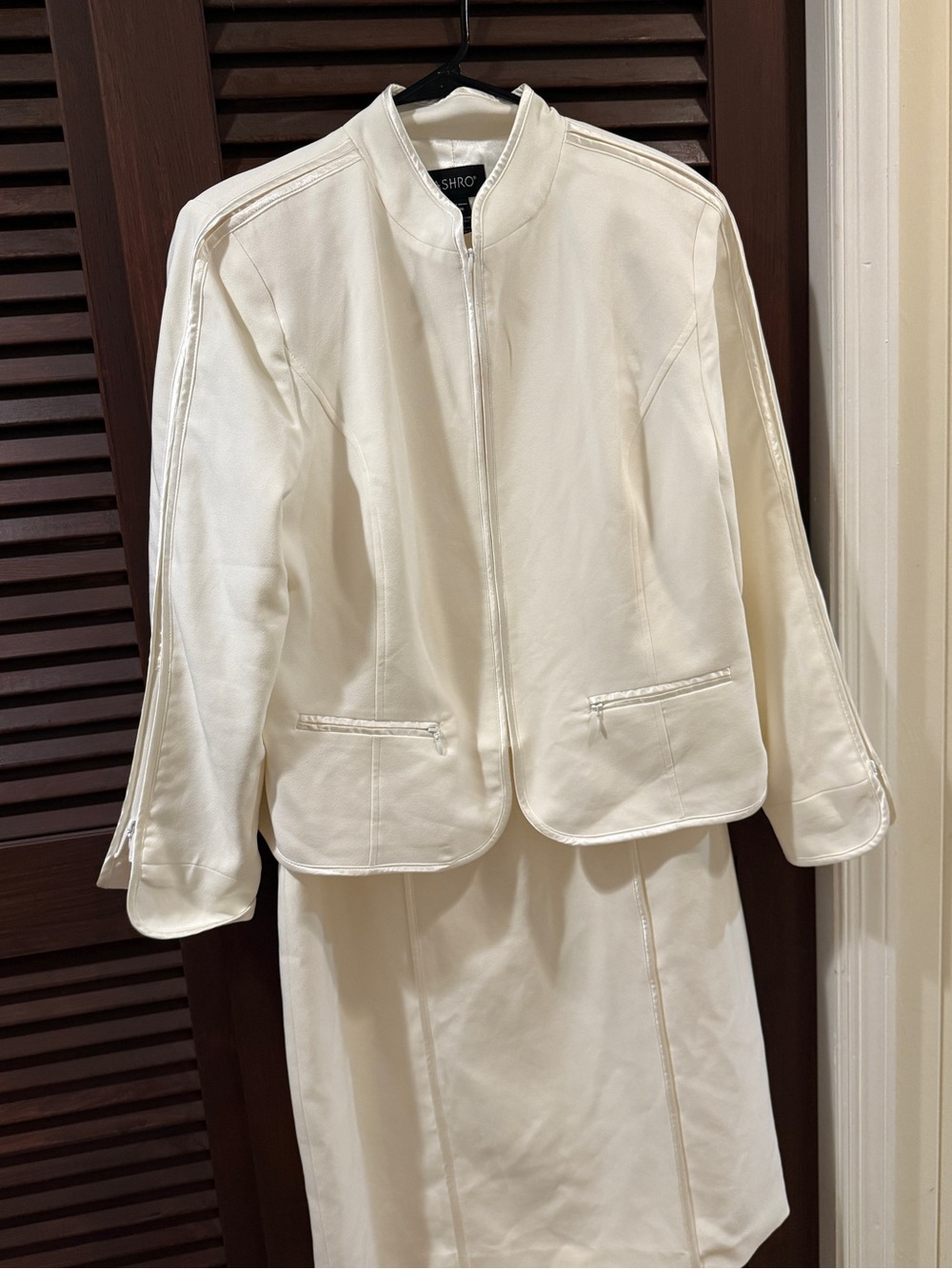 Ashro Cream Zip-Front Women's Blazer Jacket